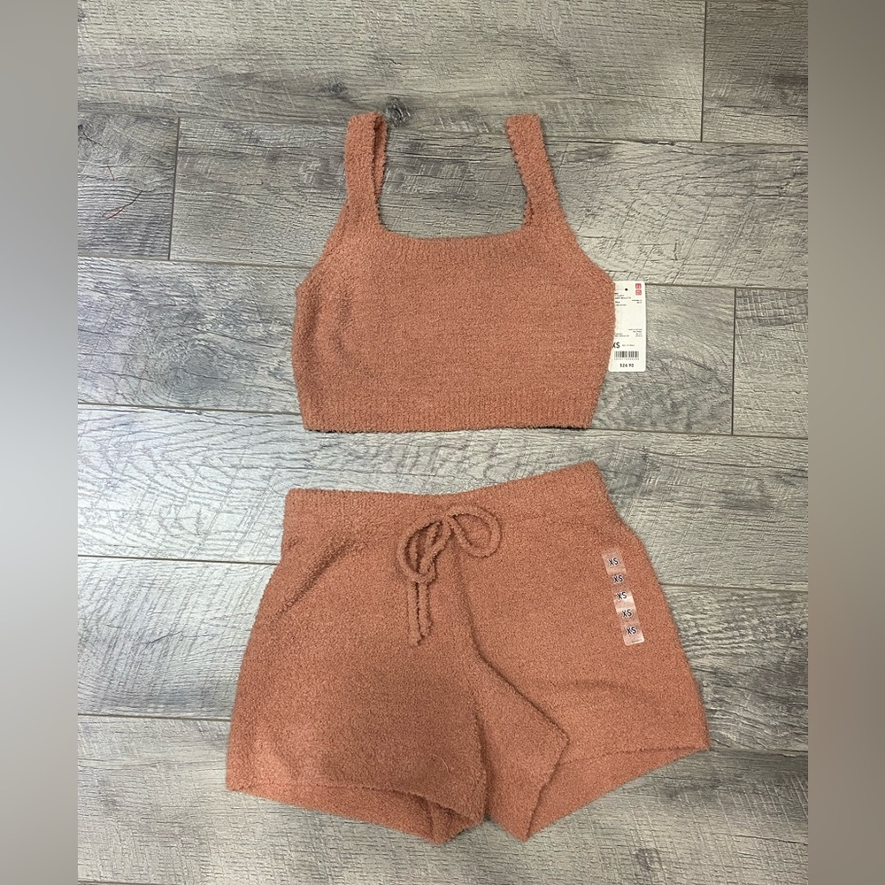 Uniqlo fuzzy lounge set